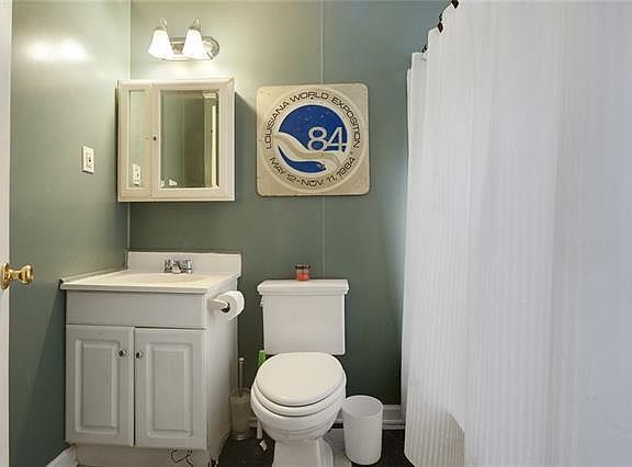 5th image of 725 Amelia St