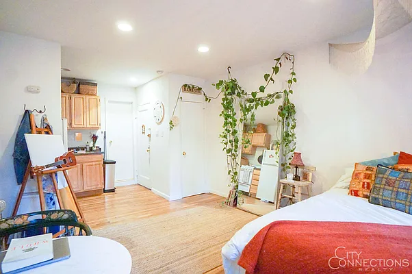 Rented by City Connections Realty | media 7