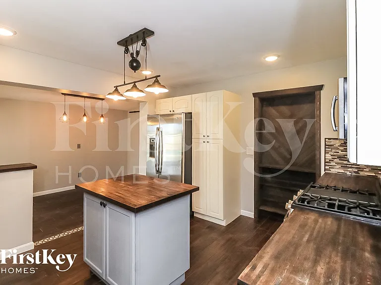 2206 E Arbor Cir — Photo 6