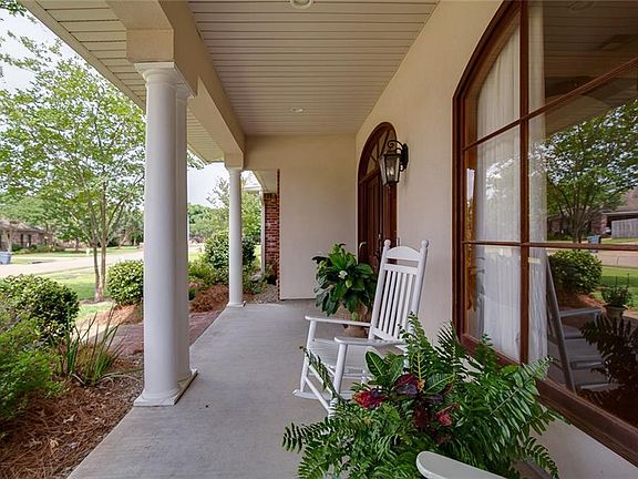 3rd image of 514 W Way Dr