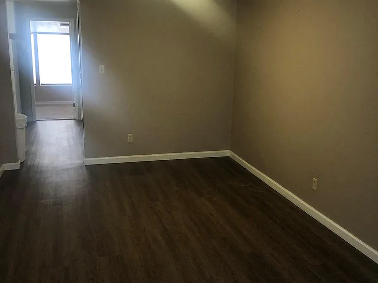 2408 W Grand Ave — Photo 4