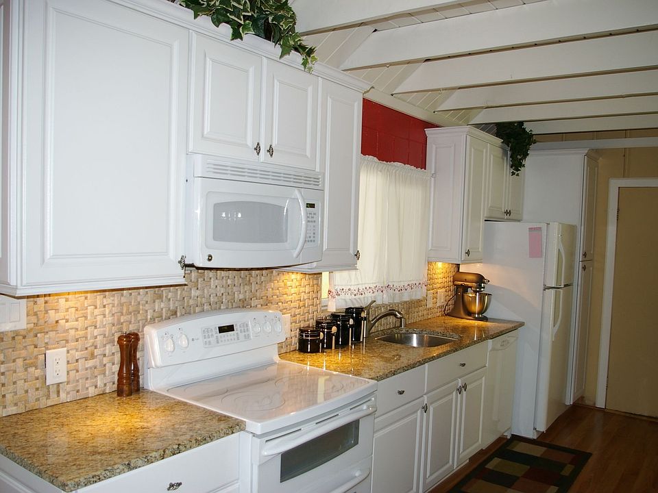 1st image of 819 Julie Ln