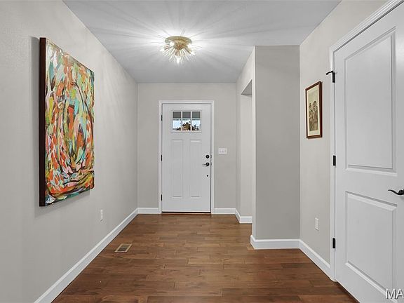 5th image of 1858 Cloverdale Dr