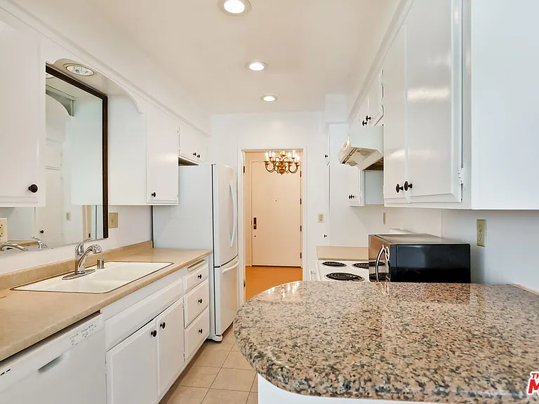 809 S Bundy Dr #103 — Photo 12