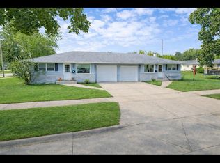 52 Woodmere Ct #54, Appleton, WI 54911