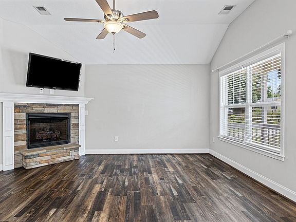 4th image of 210 Jordan Rd