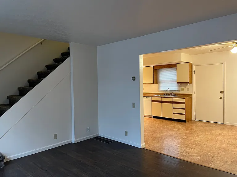 567 Dupont Rd #5 — Photo 3
