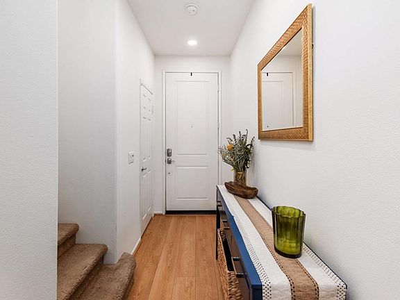 3rd image of 282 Oberlander Way