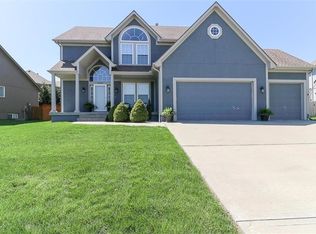 2620 SW Carlton Dr, Lees Summit, MO 64082