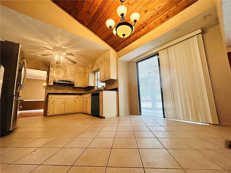 2100 Old Forge Way — Photo 6