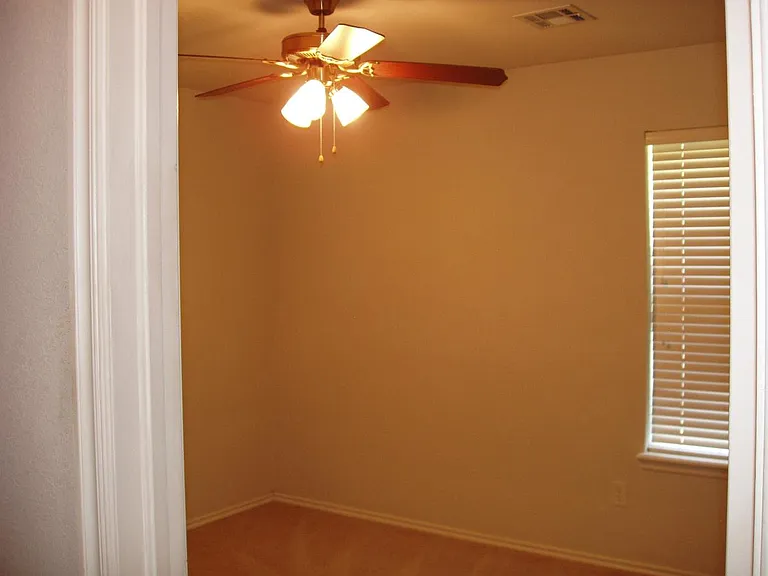 1616 Hazelwood Dr — Photo 2