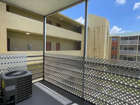 4th image of 3700 NW 21st St #304-1