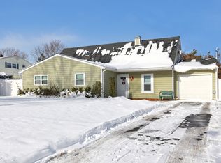 21 Cottonwood Ave, Port Jefferson Station, NY 11776