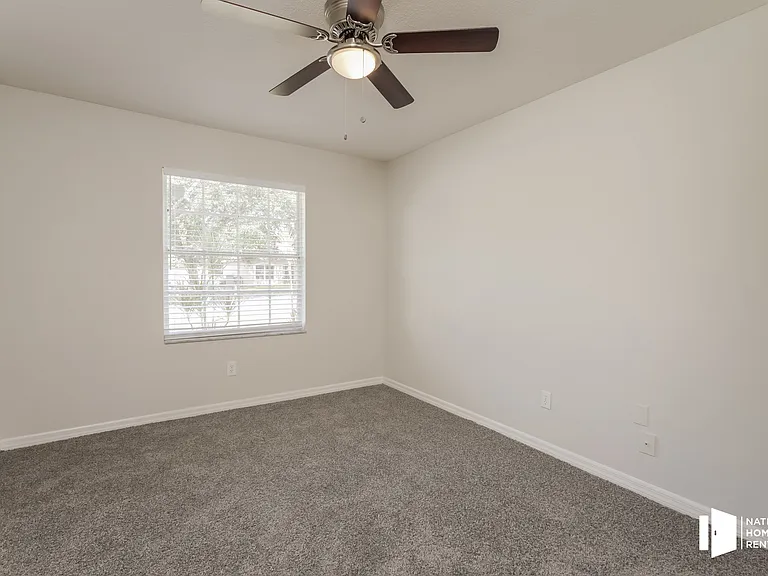 1081 Gary Dr — Photo 12