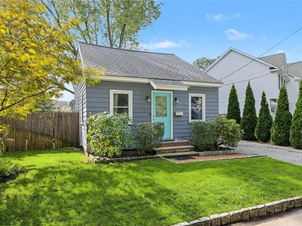 40 Boyce Ave, Barrington, RI 02806