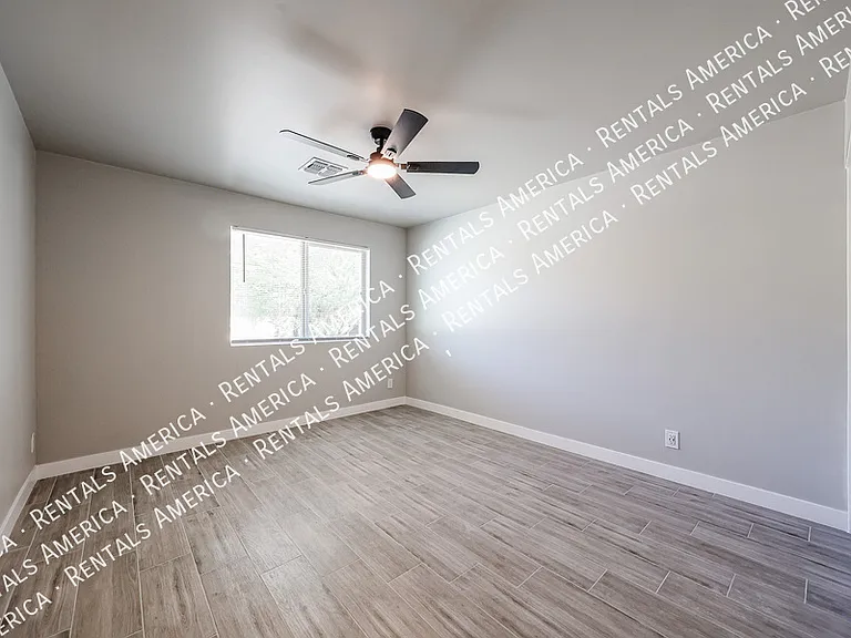 1704 E Pickrell Dr — Photo 36