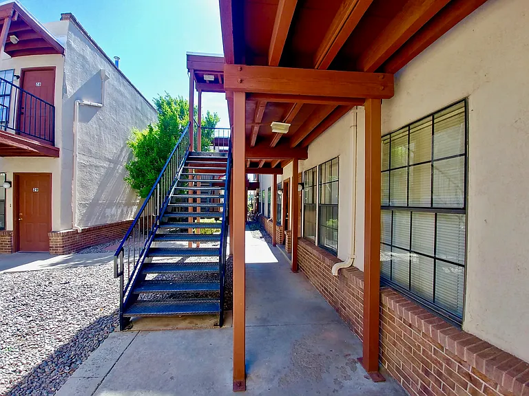 Updated Downtown 1 Bed w/ free WIFI & Gated Parking — Photo 56