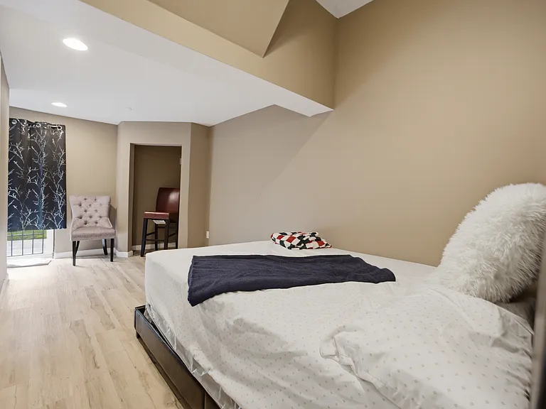 398 Harry S Truman Dr — Photo 23