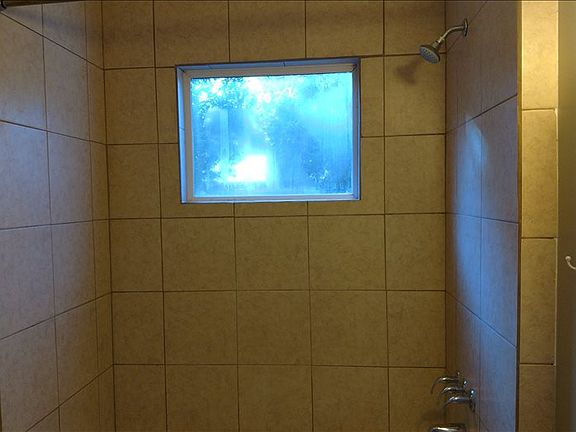 5th image of 810 SE Saint Johns St