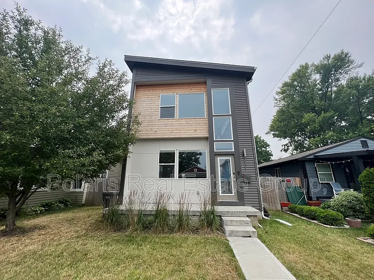 2201 Pleasant St — Photo 1