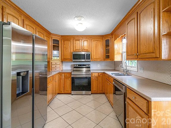 3rd image of 1317 Potter Rd