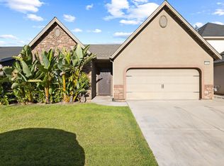 7326 N Lacey Dr, Fresno, CA 93722