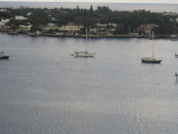 3rd image of 126 Lakeshore Dr Penthouse 26