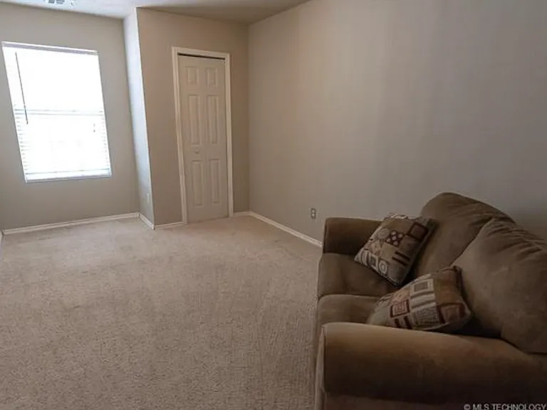 4201 W Kent St — Photo 26