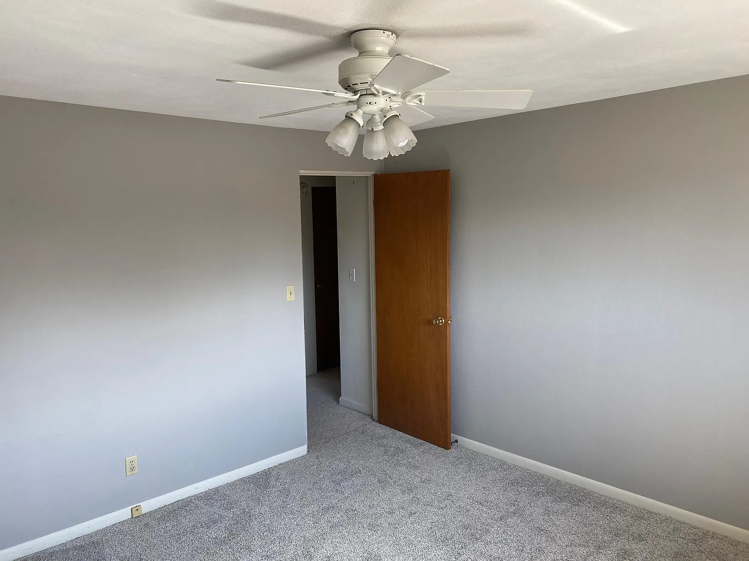 2 bed, 900 sqft, $1,250 — Photo 2