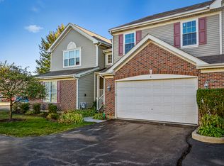 4 Stonegate Ln, Streamwood, IL 60107