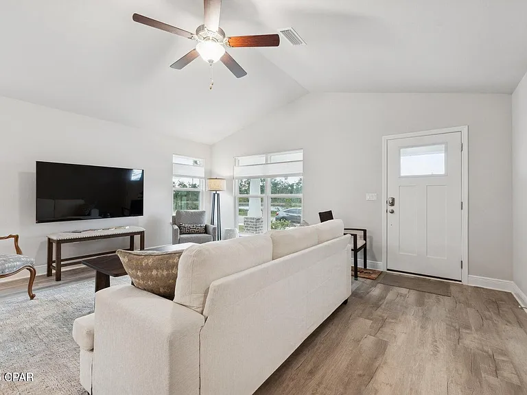11403 Godart St — Photo 4