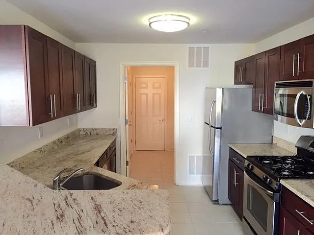 Springfield Gardens — Photo 11