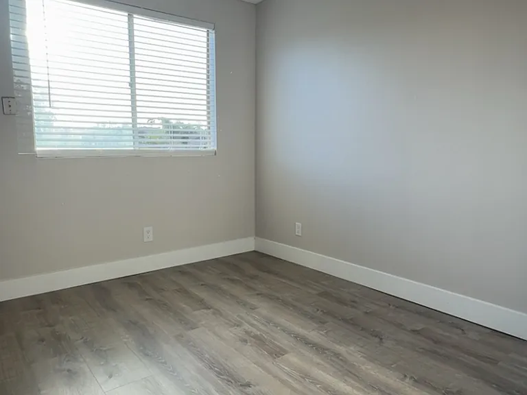 922 S Sunshine Ave S #S — Photo 9