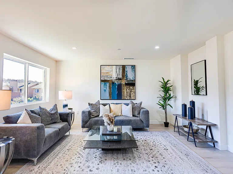 1012 S Mollison Ave — Photo 1