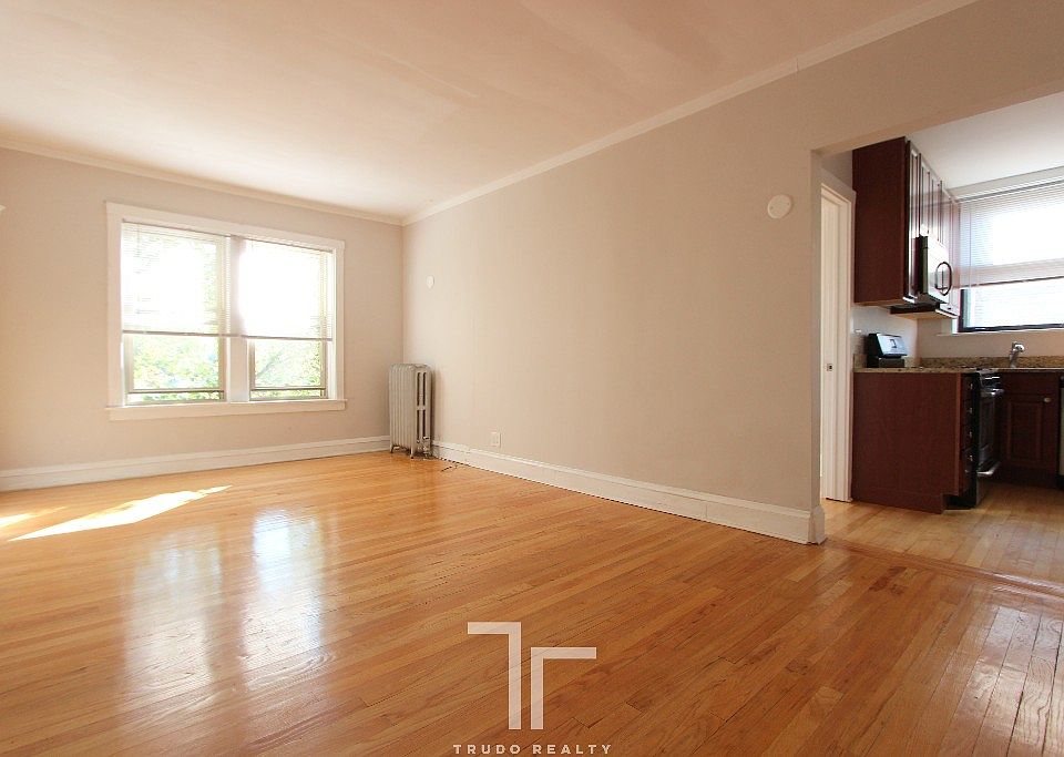 1st image of 2100 W Ainslie St #21122S