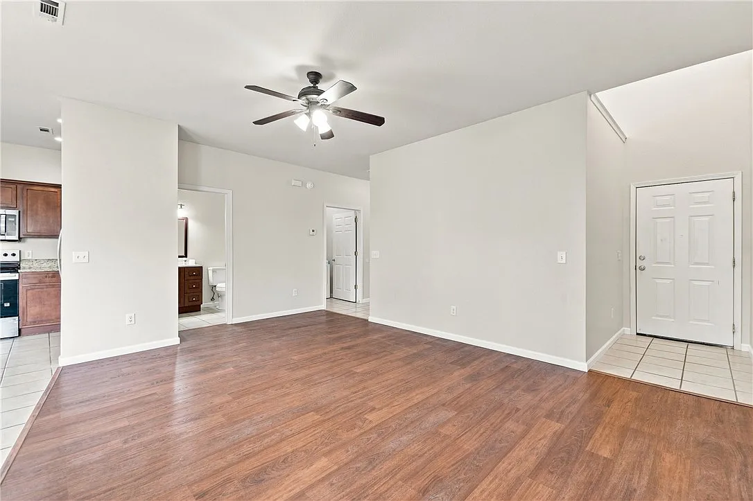 3 bed, 2.0 bath, 1622 sqft, $1,600 — Photo 3
