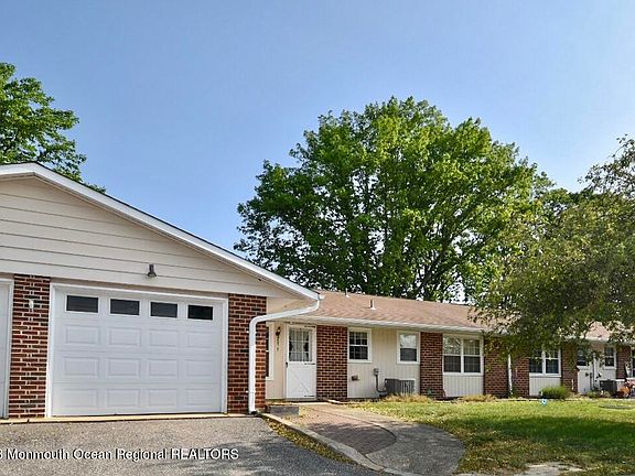 2nd image of 957C Aberdeen Drive