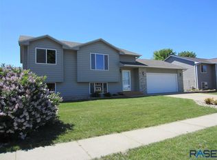 6015 S Aaron Ave, Sioux Falls, SD 57106