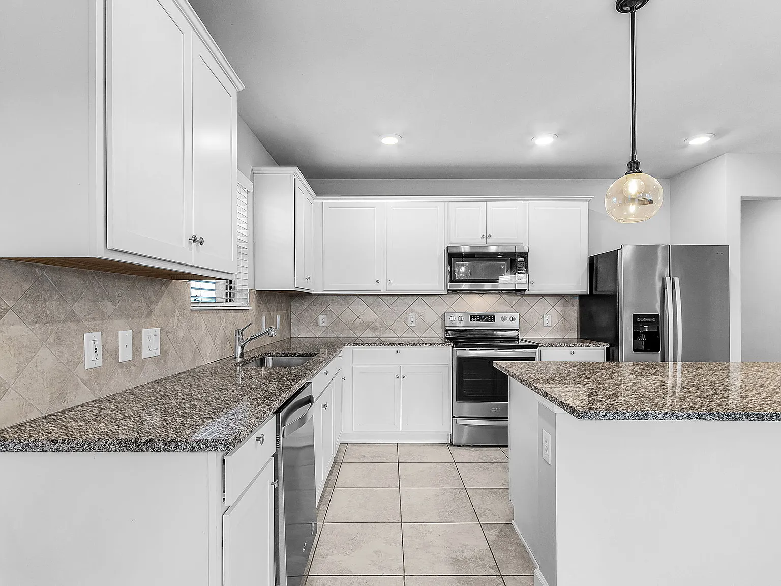 4 bed, 1850 sqft, $2,000 — Photo 3