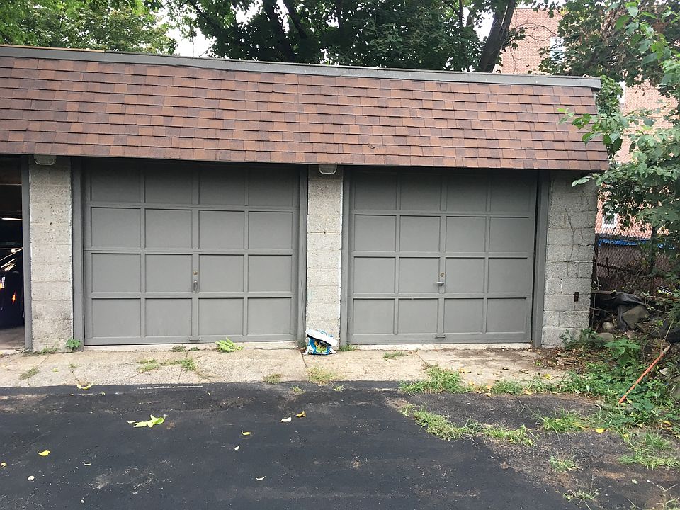 GARAGE FOR RENT