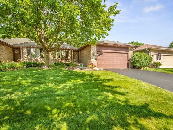 1130 Fox Chase Ln, Rockford, IL 61107