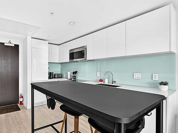 4th image of 1188 W 3rd St SE #1503