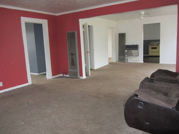 4th image of 300 W Blair Ave