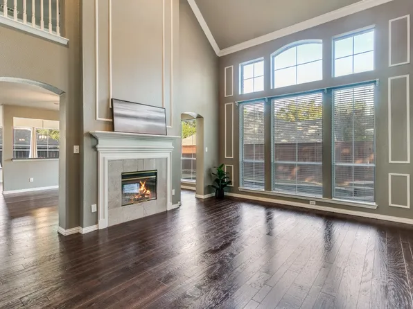 2804 Stonehurst Dr, Grapevine, TX 76051