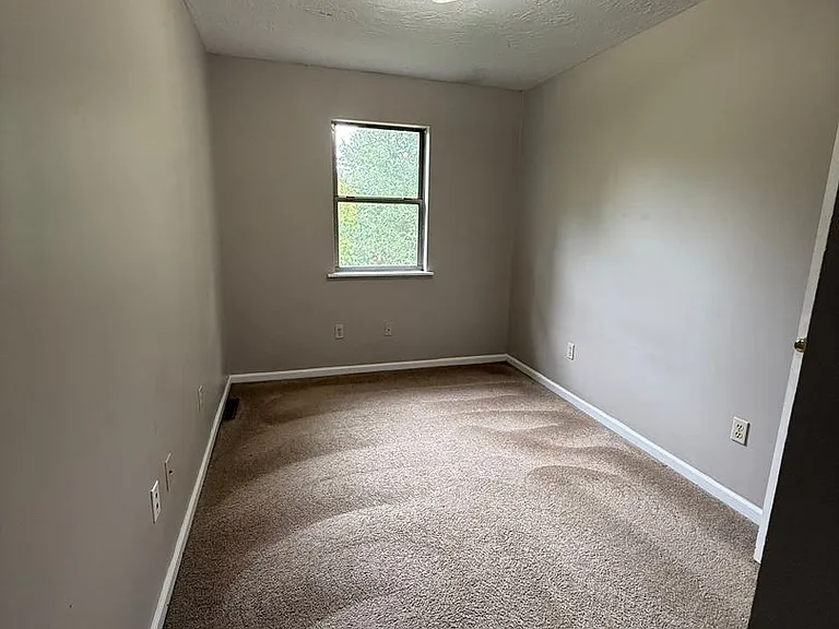 148 W Peach St — Photo 19