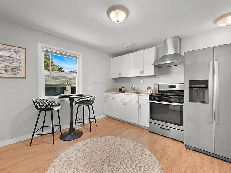 1056 Harrison Ave — Photo 4