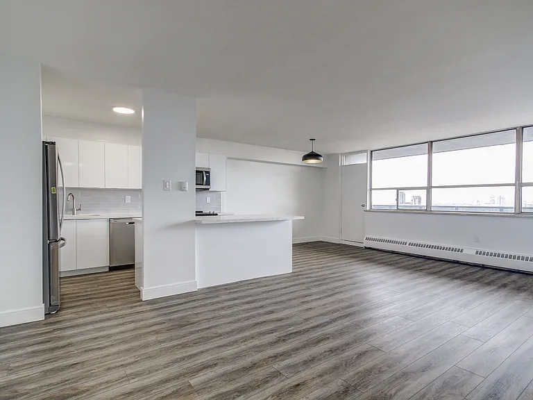 370 Ridelle Ave — Photo 6