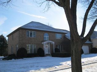 1055 Knollwood Ln, West Chicago, IL 60185