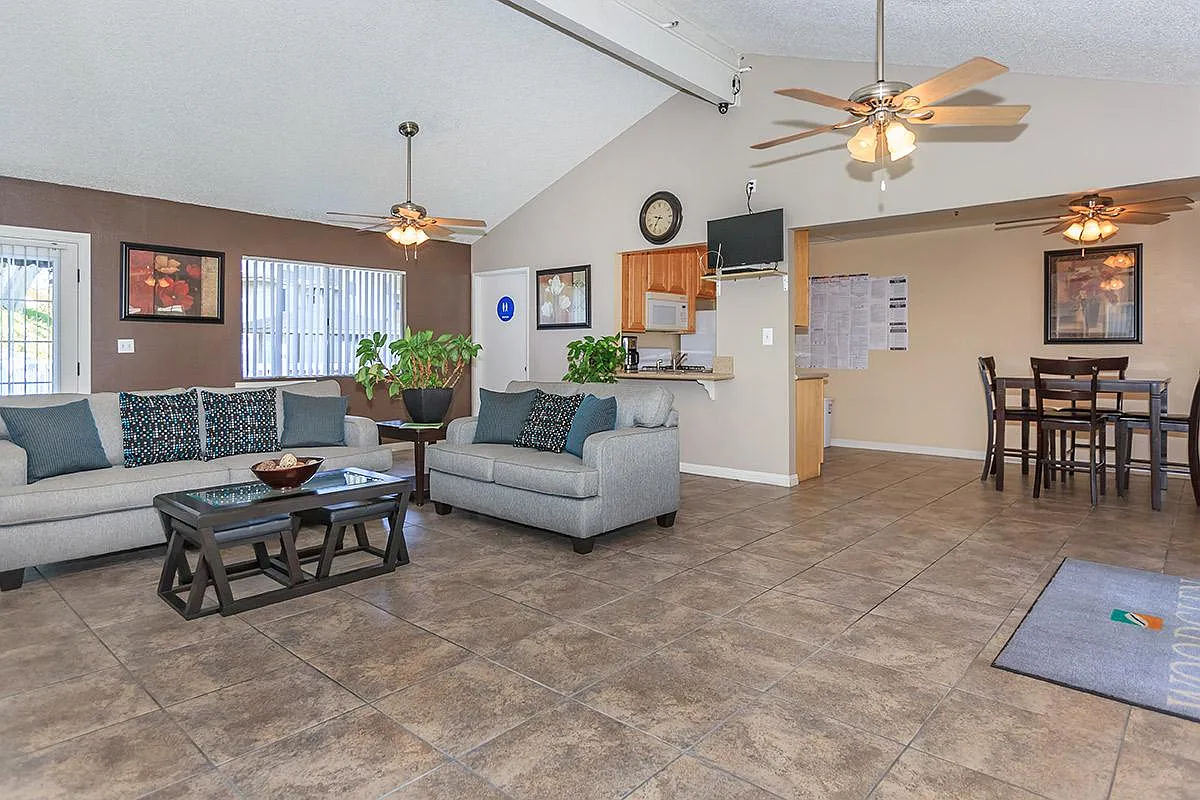 Woodglen Apartment Homes — Photo 4