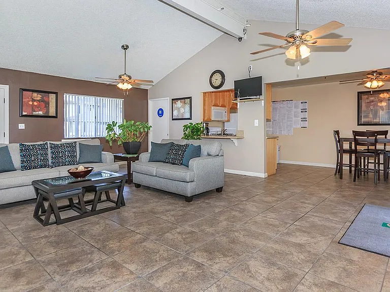 Woodglen Apartment Homes — Photo 4